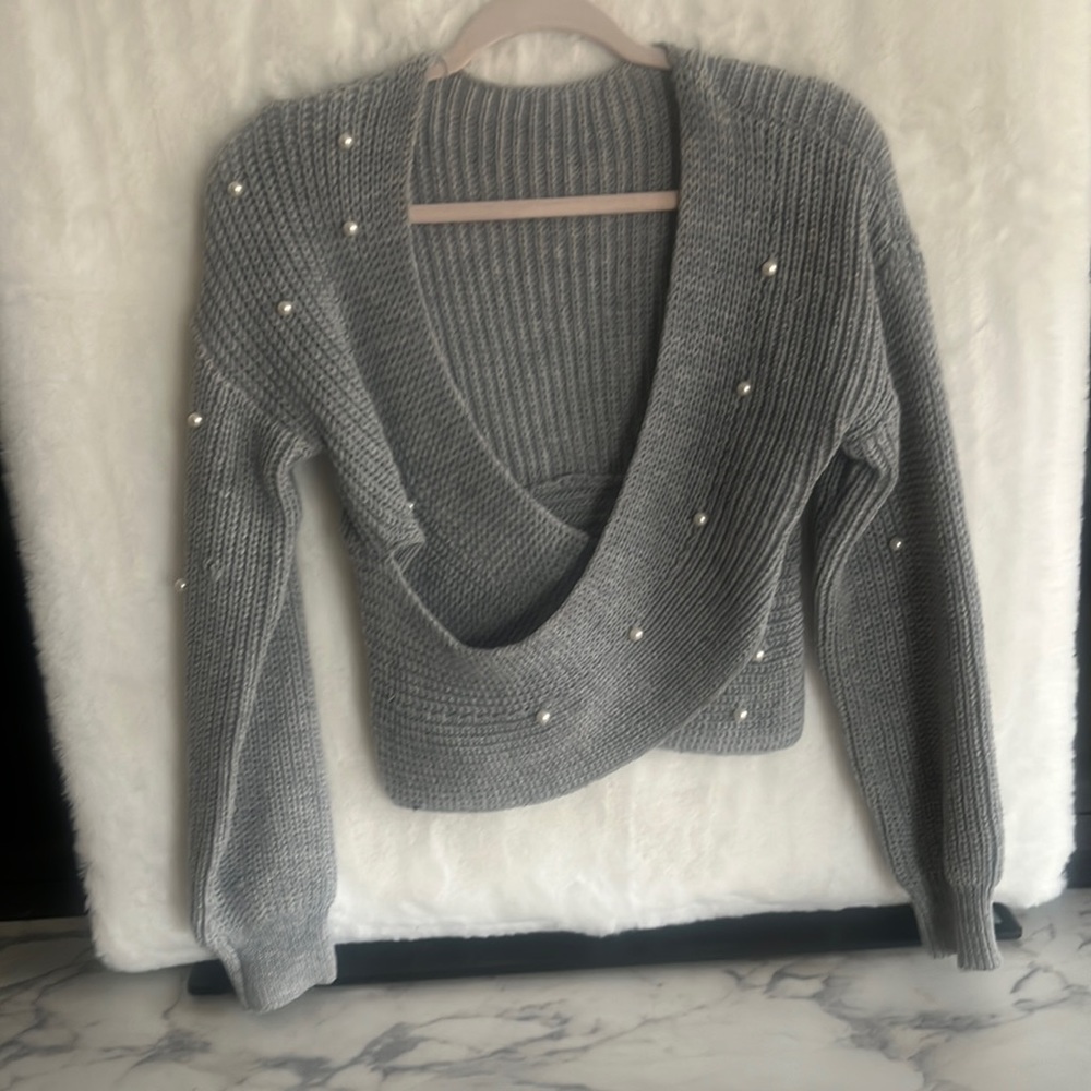 Gray deep V lightweight sweater with pearls Super Duper, cute
